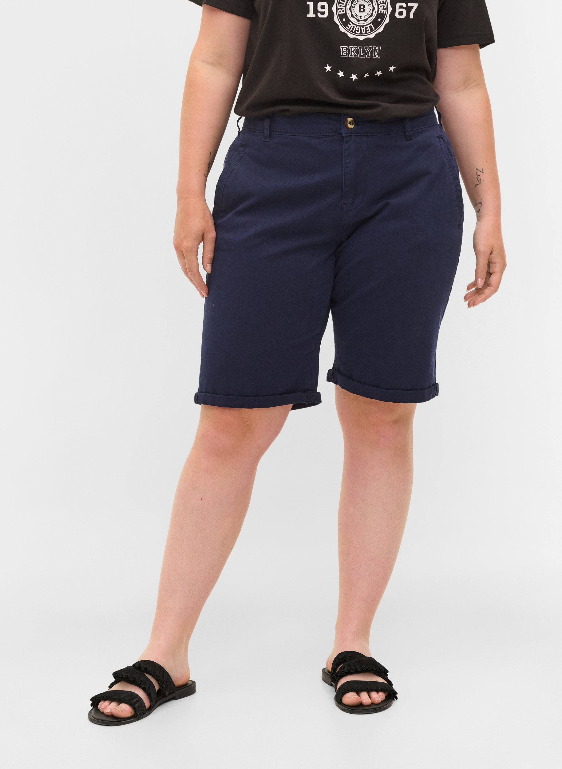 Bomulds shorts med knaplukning, Navy, Model