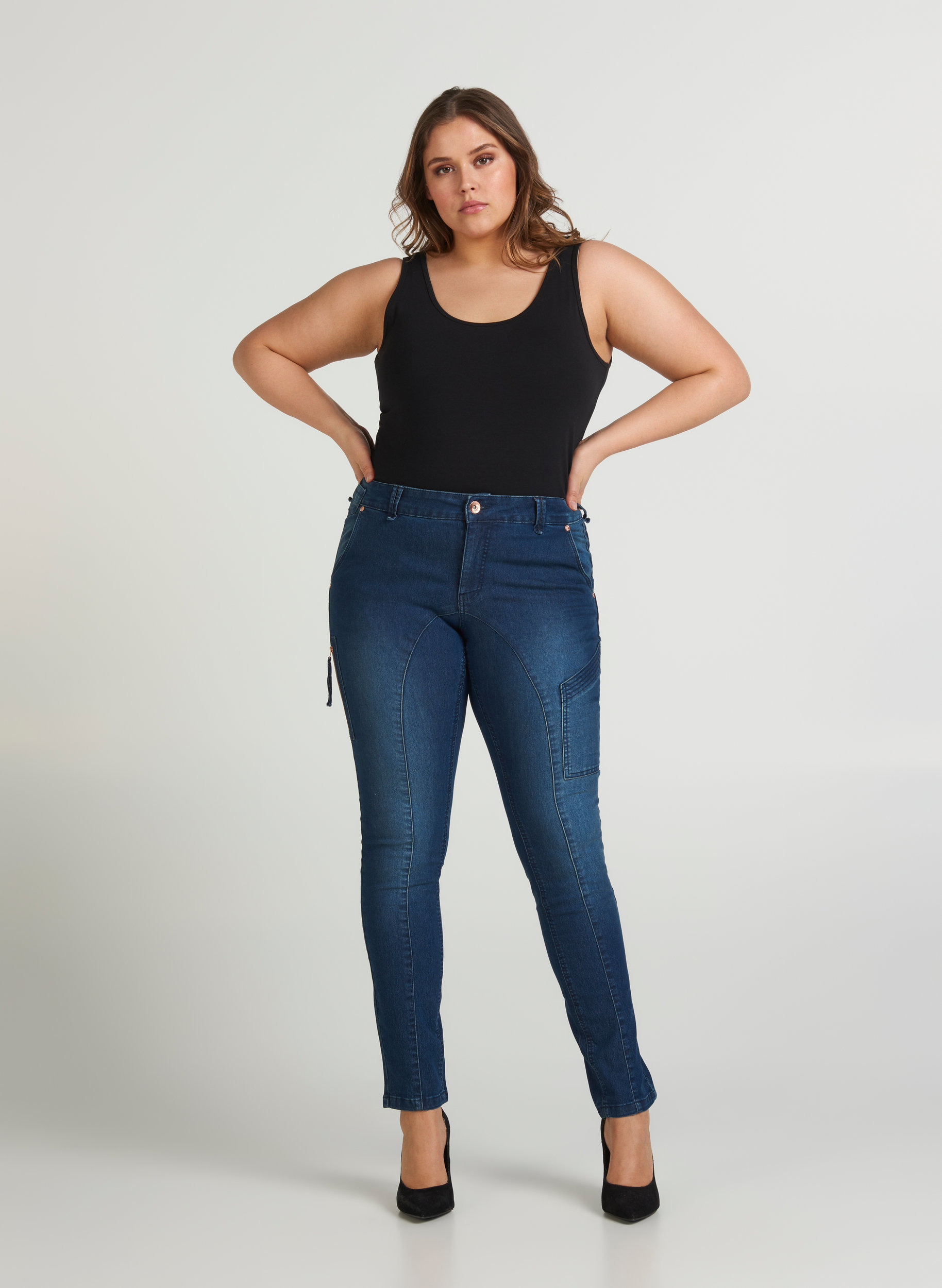 Ekstra slim fit Sanna jeans, Dark blue denim, Model image number 2