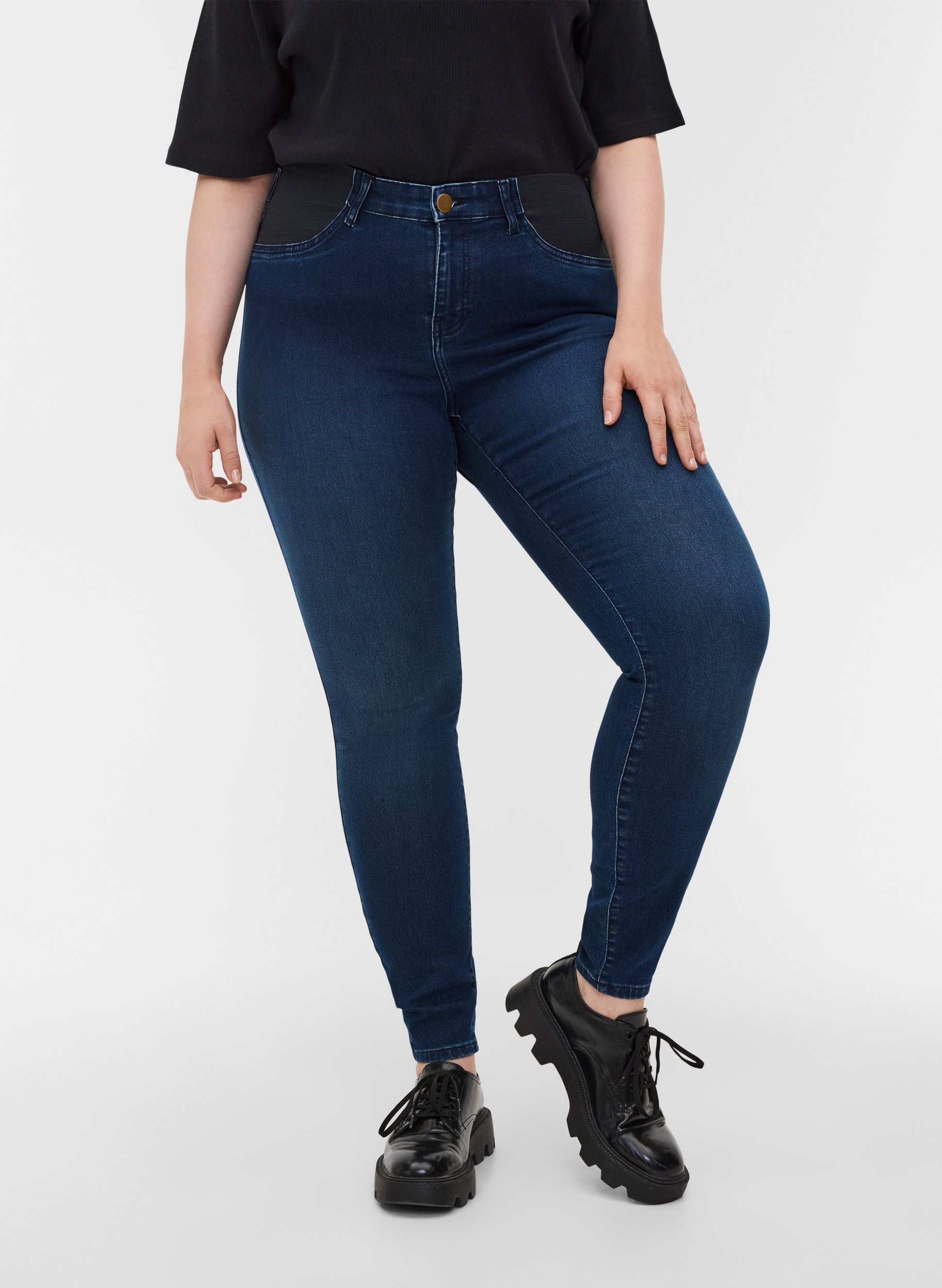 Super slim Amy jeans med elastik i taljen, Dark blue denim, Model image number 3