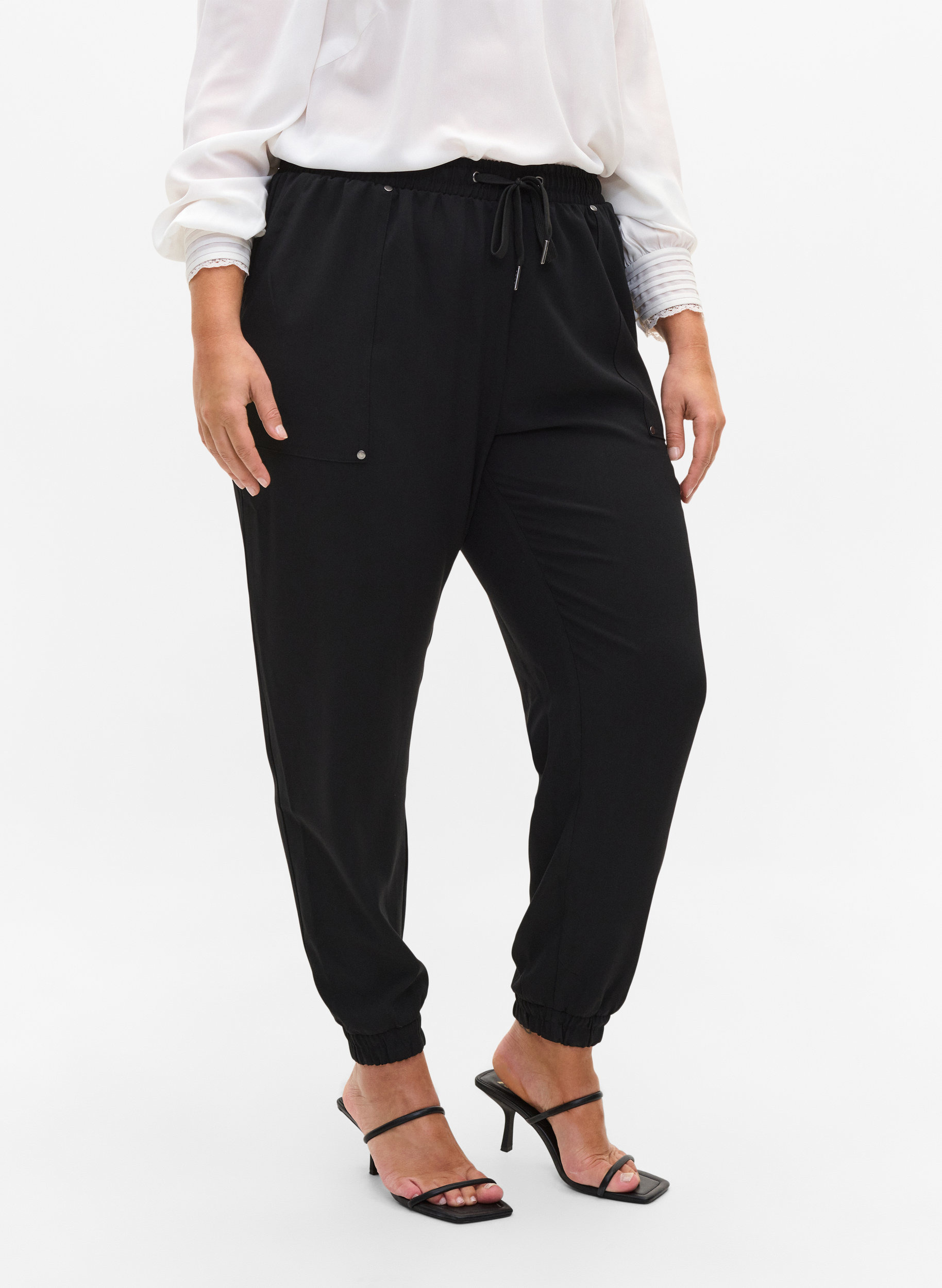 Bukser med lommer og elastikkant , Black, Model image number 3