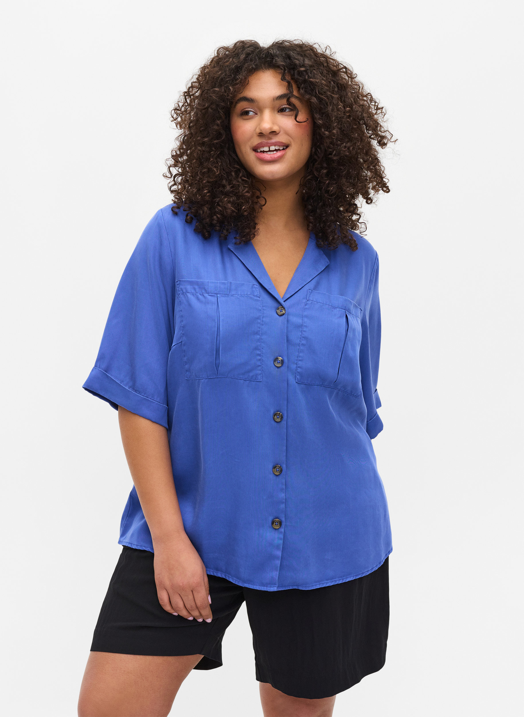 Kortærmet skjorte med brystlommer, Dazzling Blue, Model image number 0