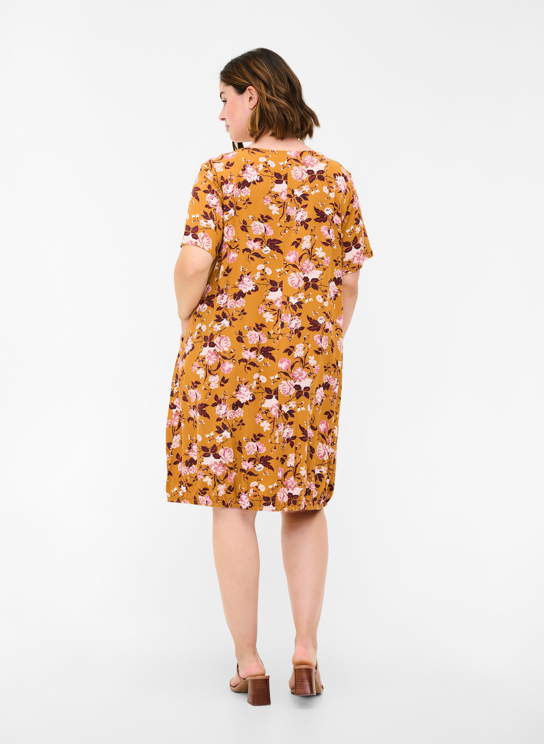 Kortærmet viskose kjole med print, Yellow Flower, Model image number 1