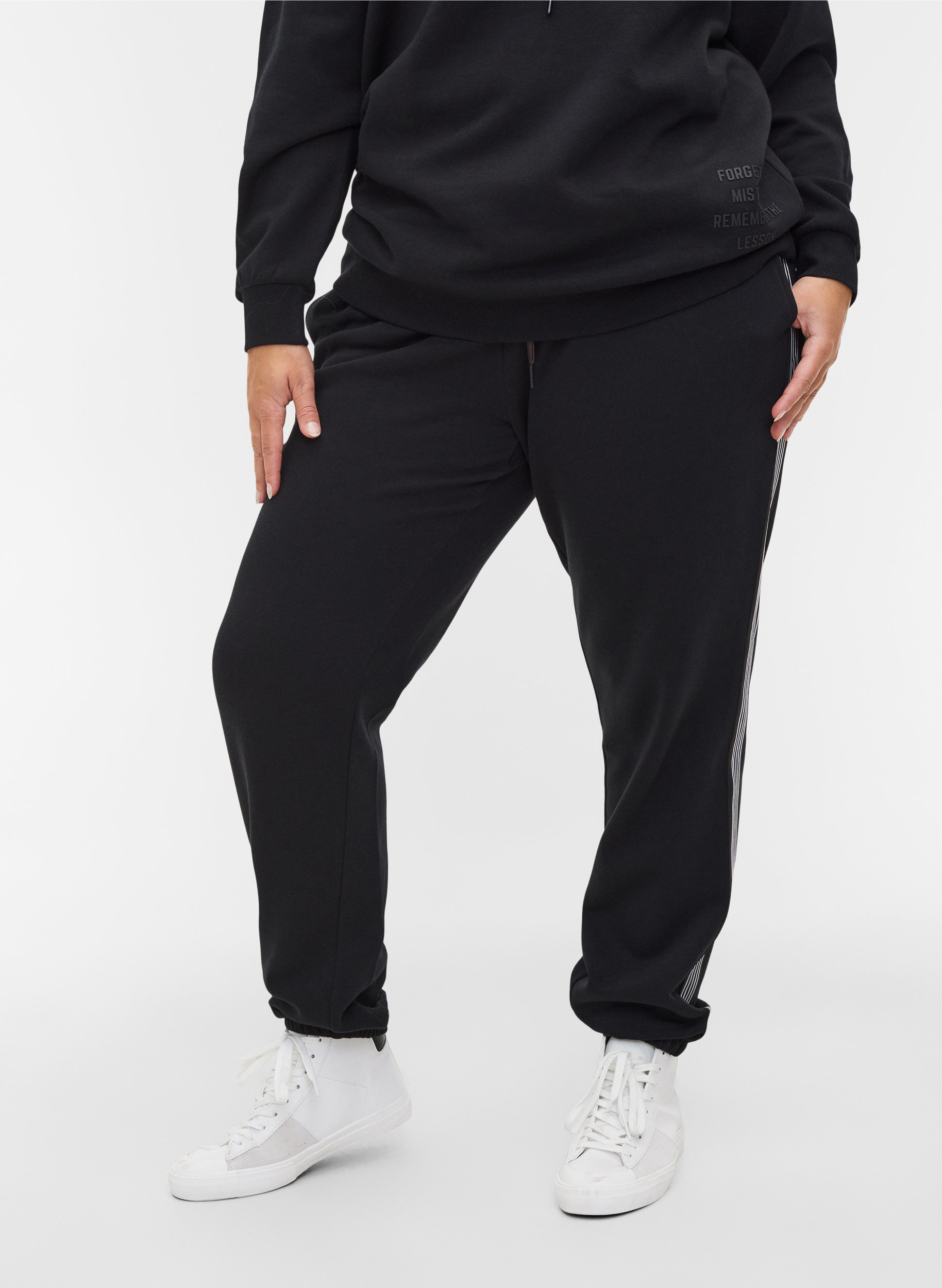 Sweatpants med snøre og lommer, Black, Model image number 2