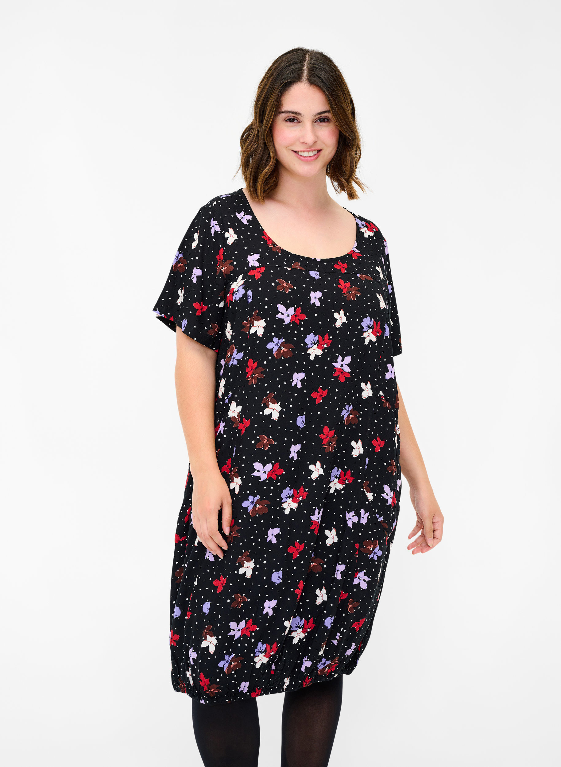 Kortærmet viskose kjole med print, Black Dot Flower, Model image number 0