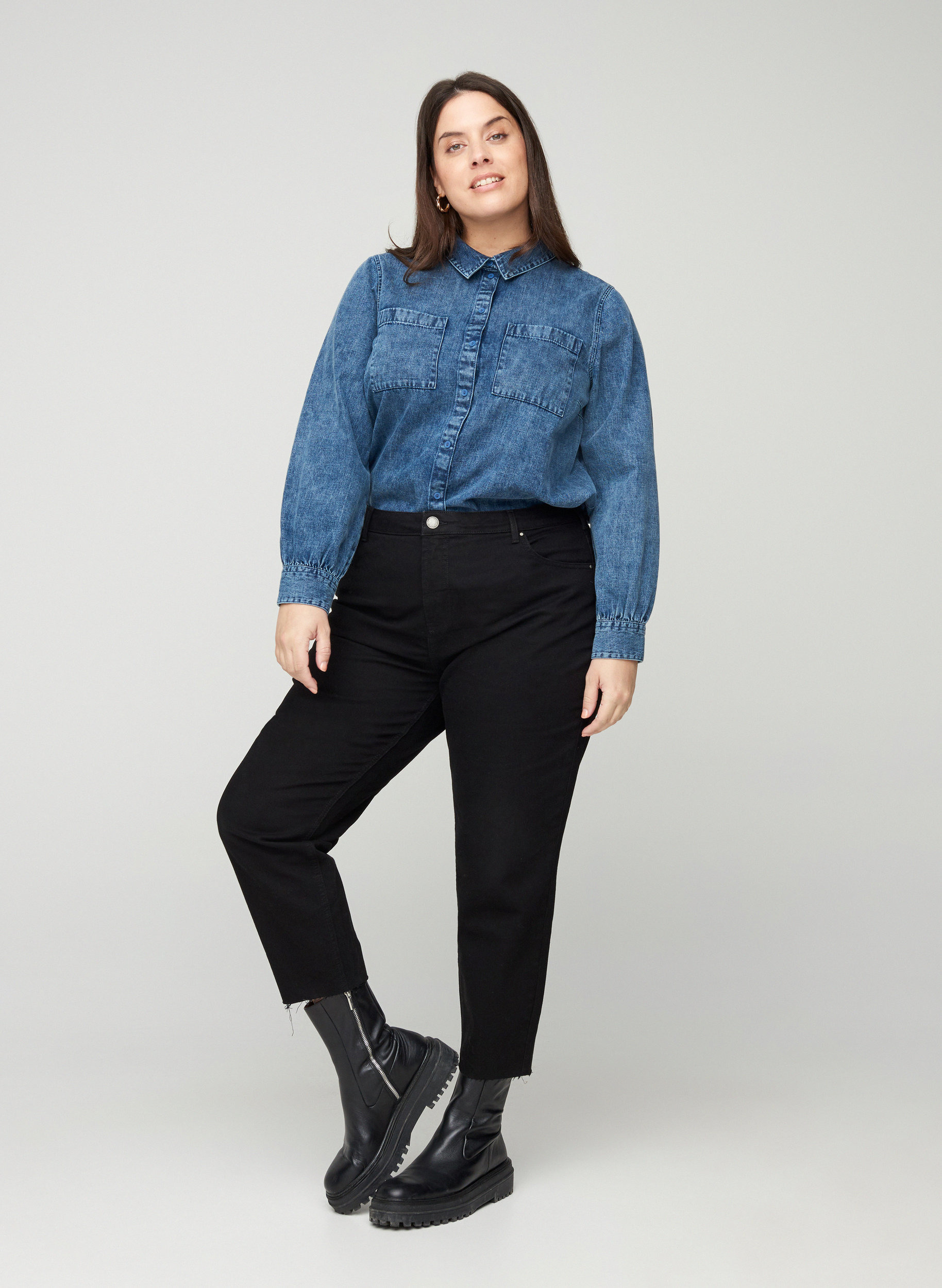 Cropped mom fit Mille jeans med løs pasform, Black, Model image number 3