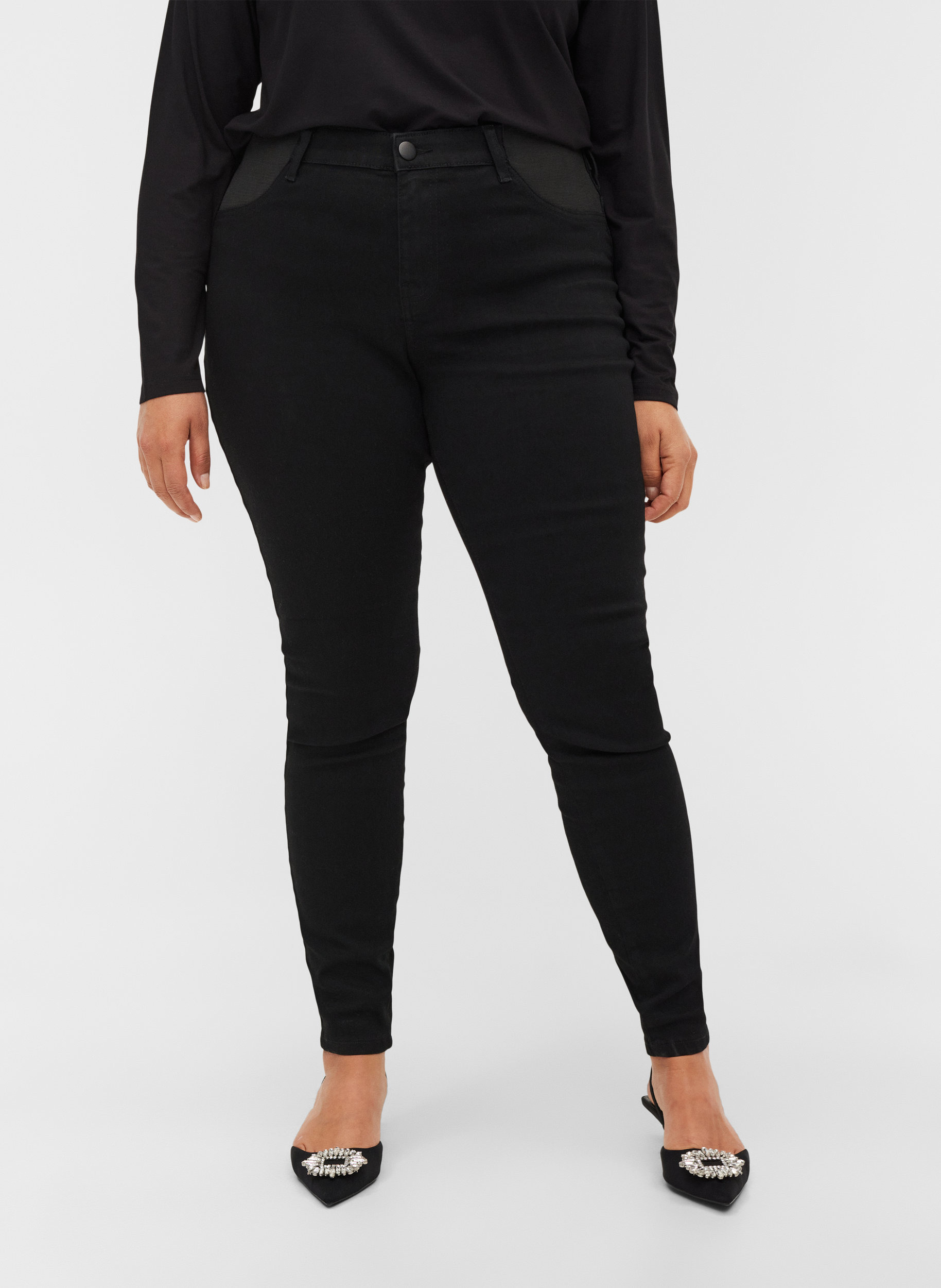 Super slim Amy jeans med elastik i taljen, Black, Model image number 2