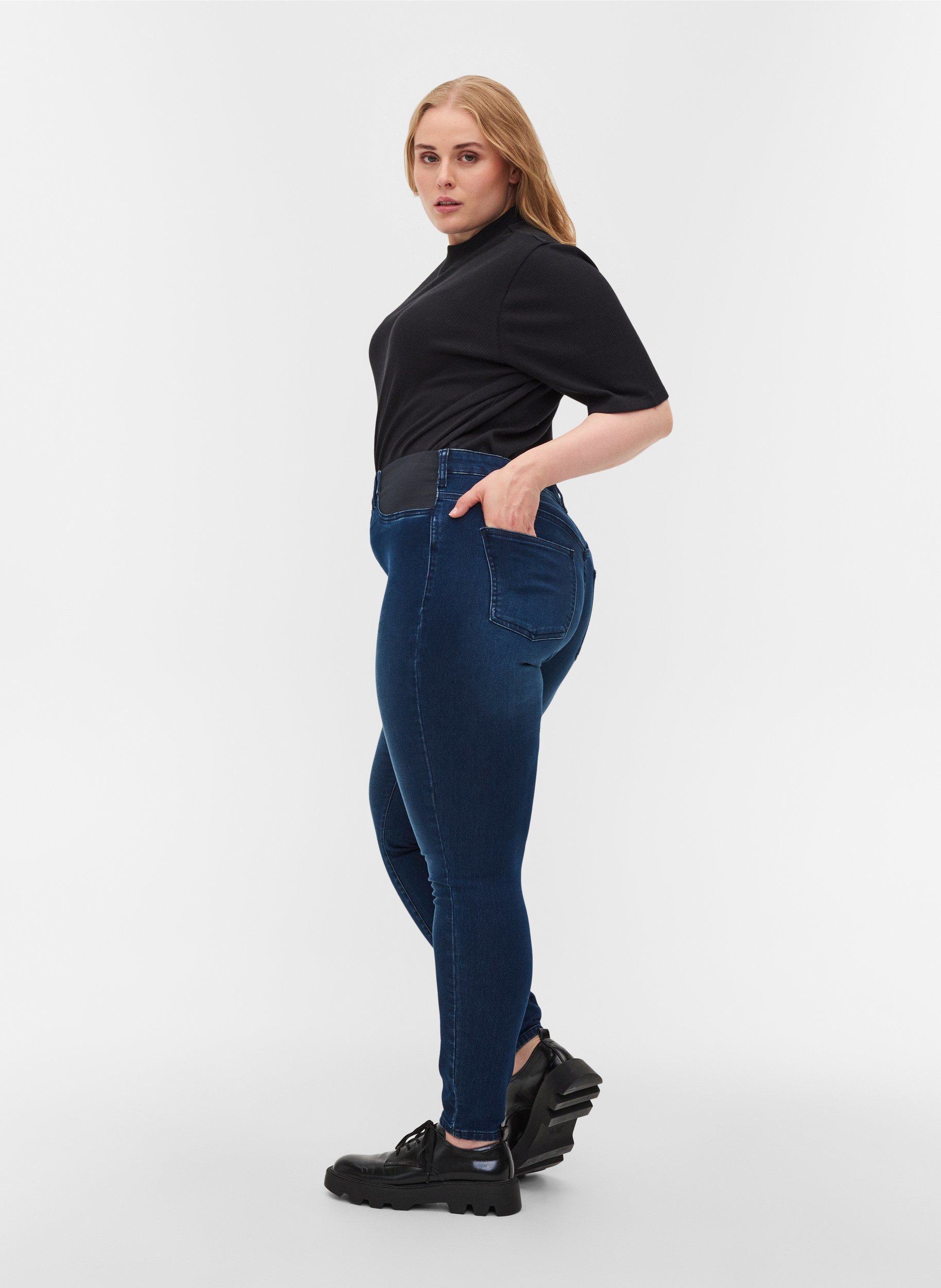 Super slim Amy jeans med elastik i taljen, Dark blue denim, Model image number 1