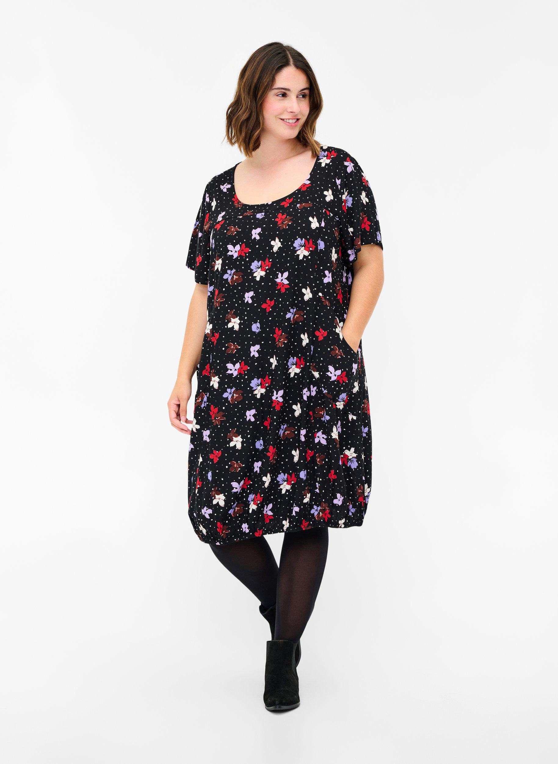 Kortærmet viskose kjole med print, Black Dot Flower, Model image number 2