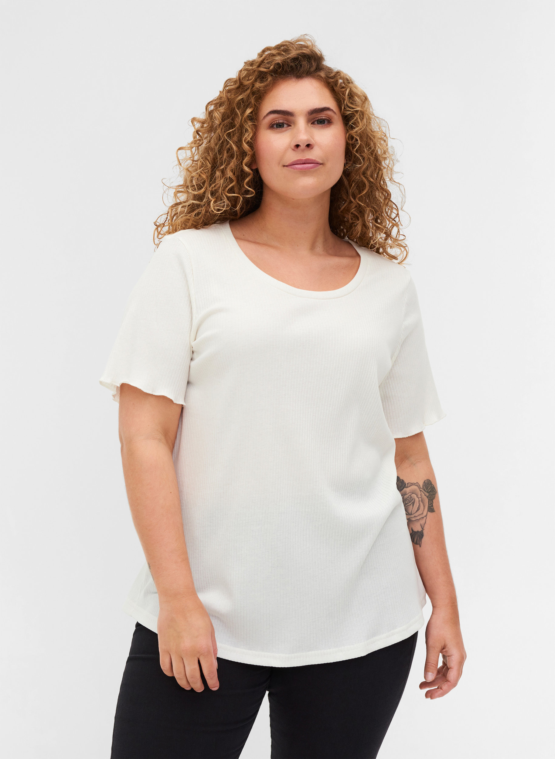Kortærmet t-shirt i ribkvalitet, Egret, Model