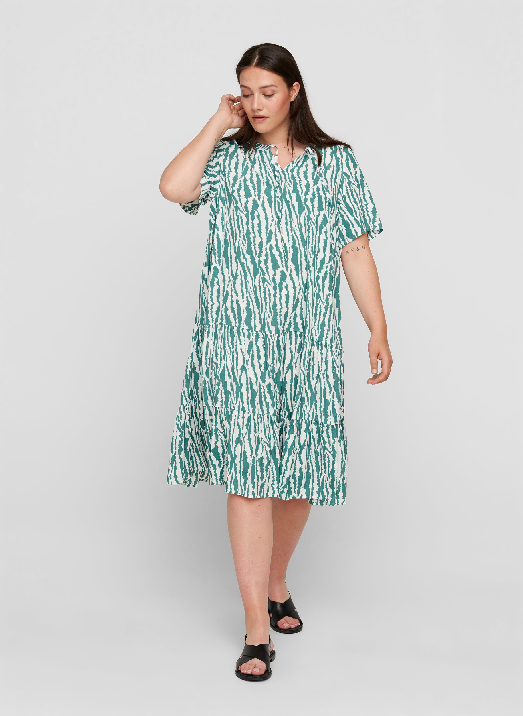 Kortærmet viskose kjole med print, Green Animal Print, Model