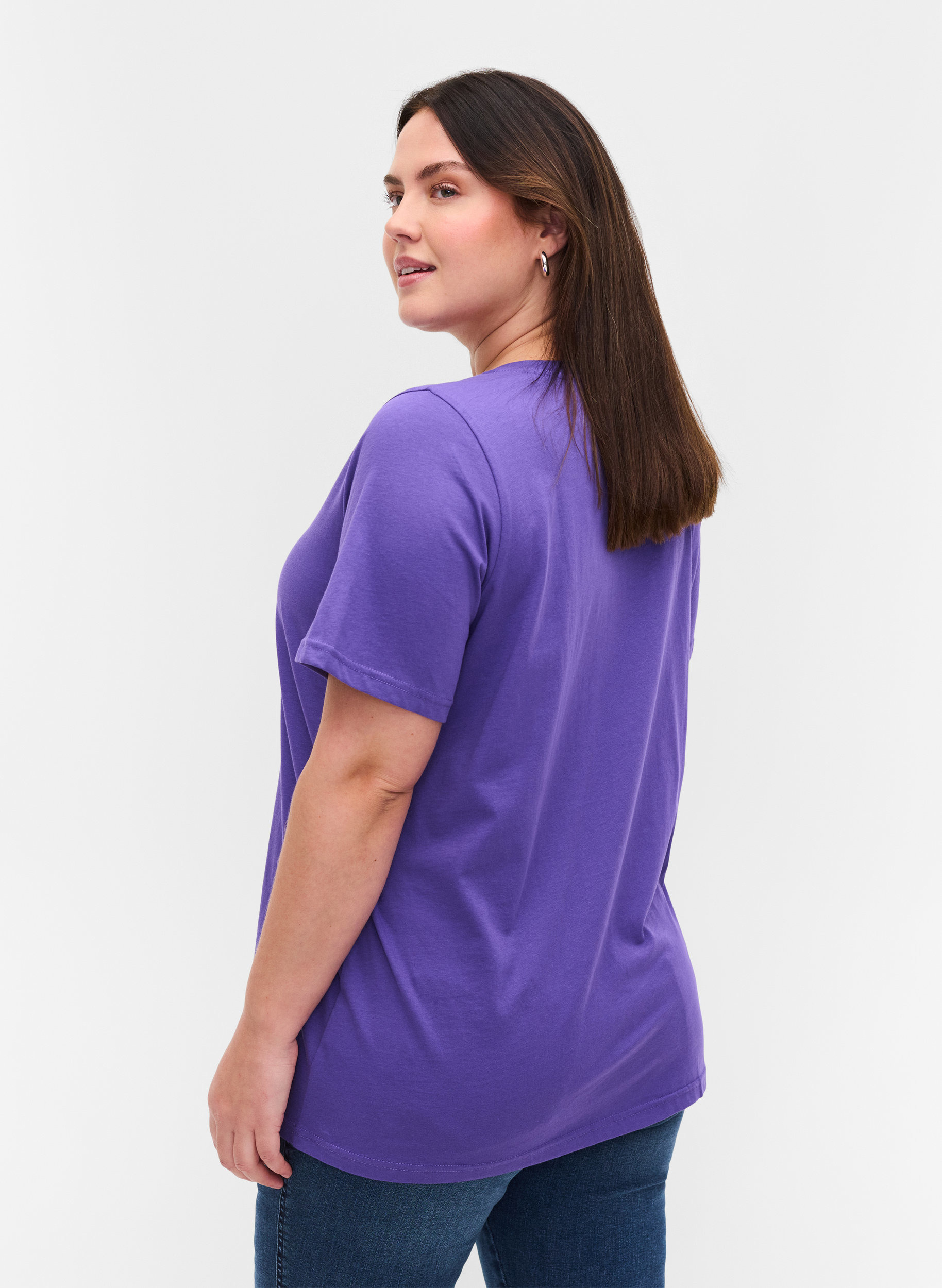 T-shirt i økologisk bomuld med v-udskæring, Ultra Violet, Model image number 1