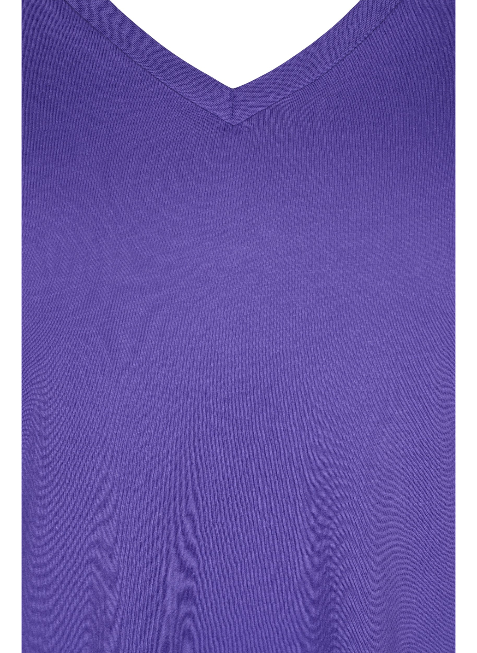 T-shirt i økologisk bomuld med v-udskæring, Ultra Violet, Packshot image number 2