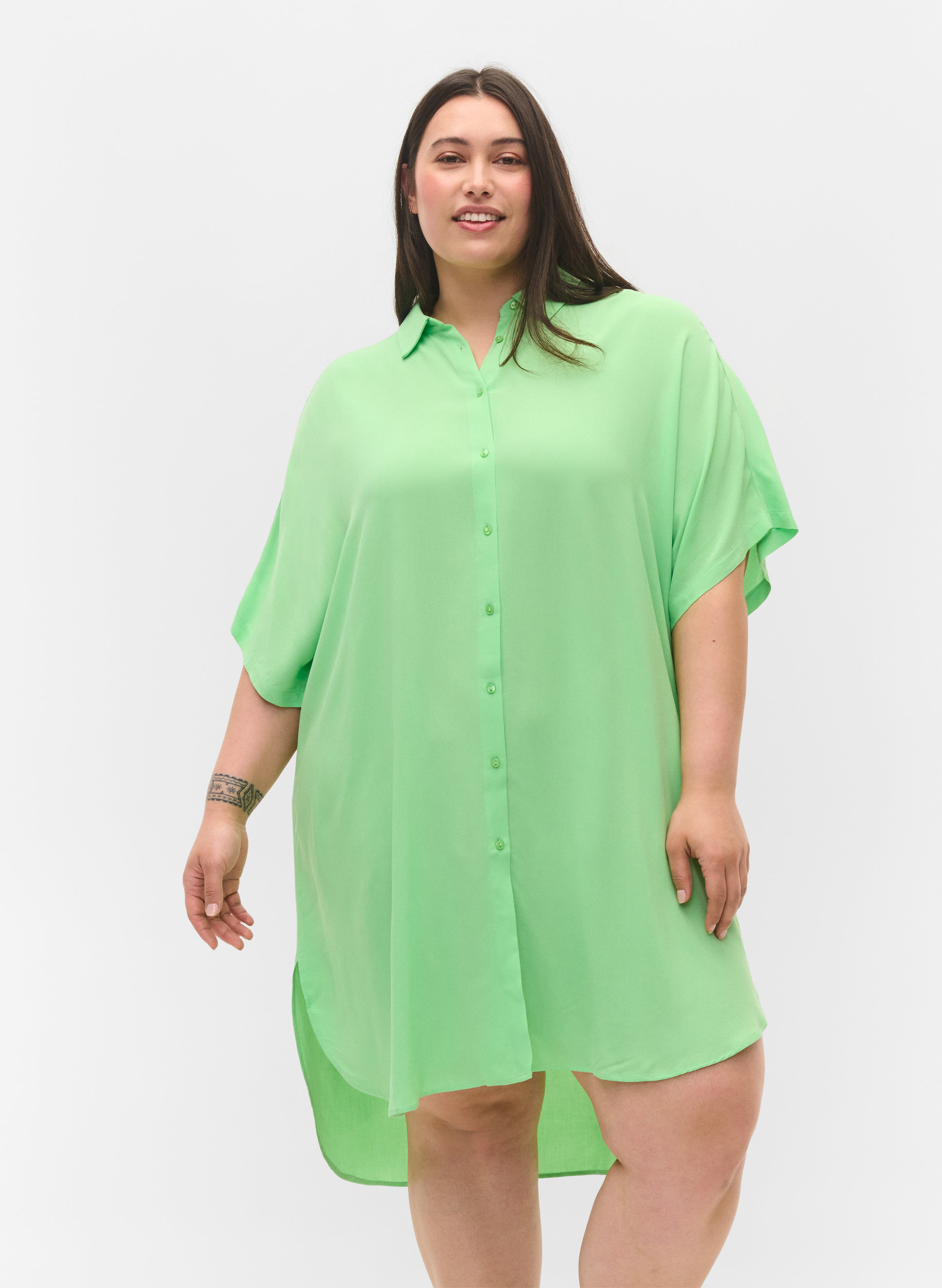 Lang viskose skjorte med 2/4 ærmer, Summer Green, Model