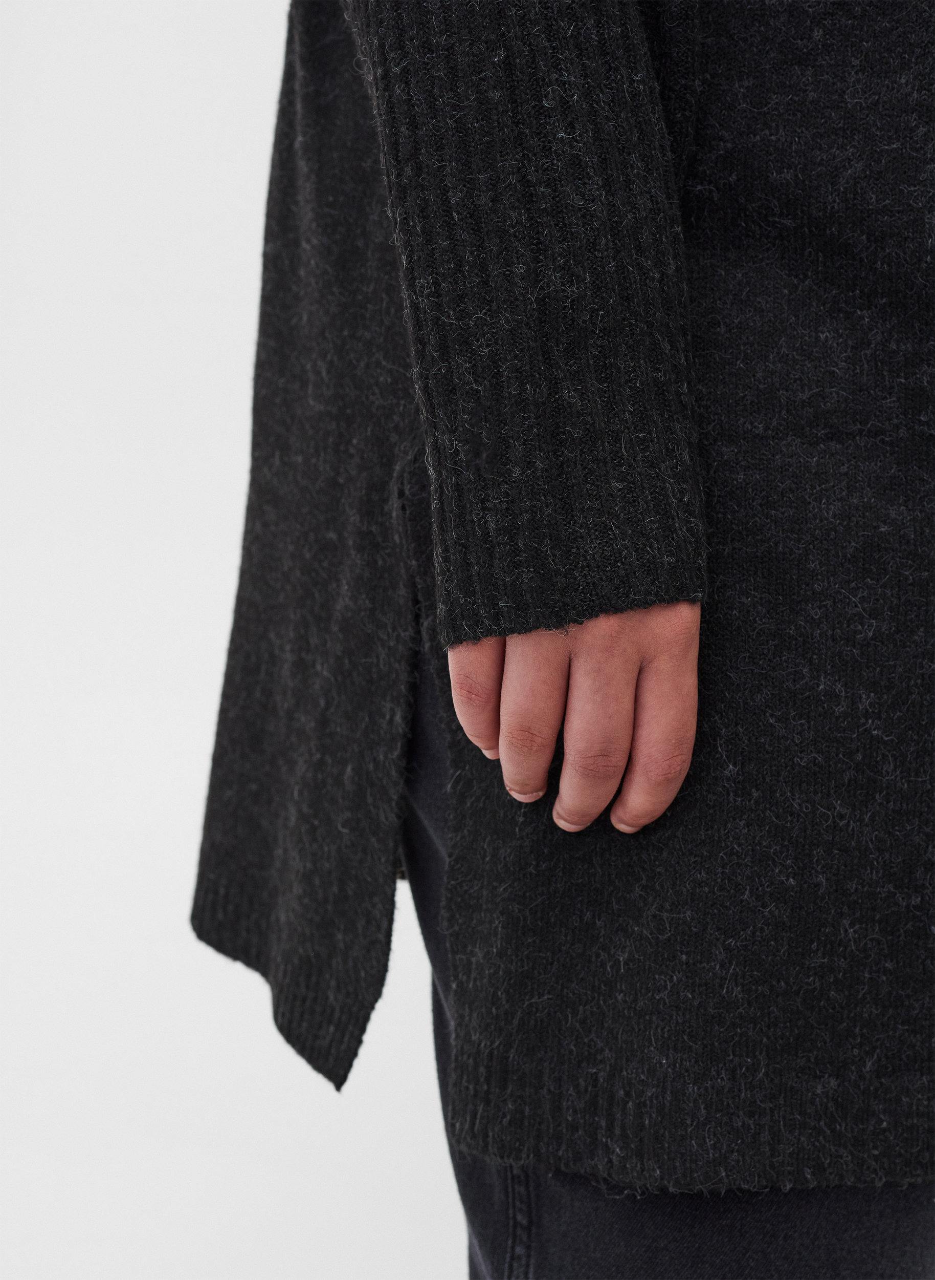 Meleret strik poncho med rullekrave og slids, Black, Model image number 2