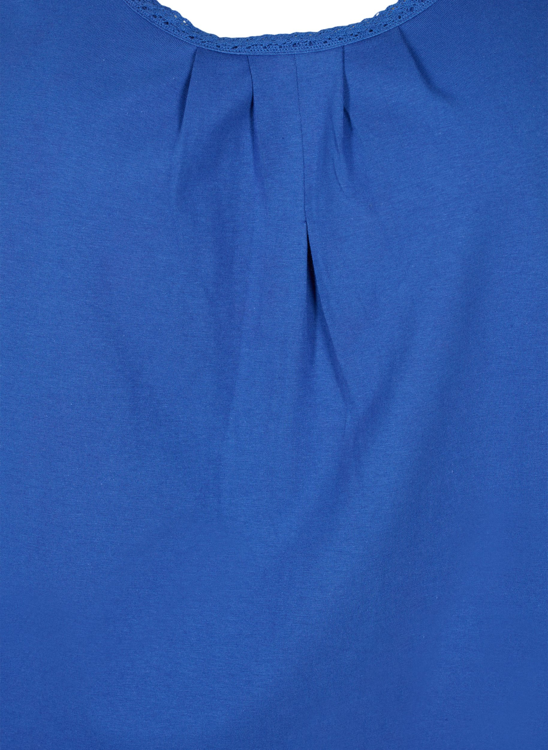 Bomuldstop med rund hals og blondekant, Dazzling Blue, Packshot image number 2