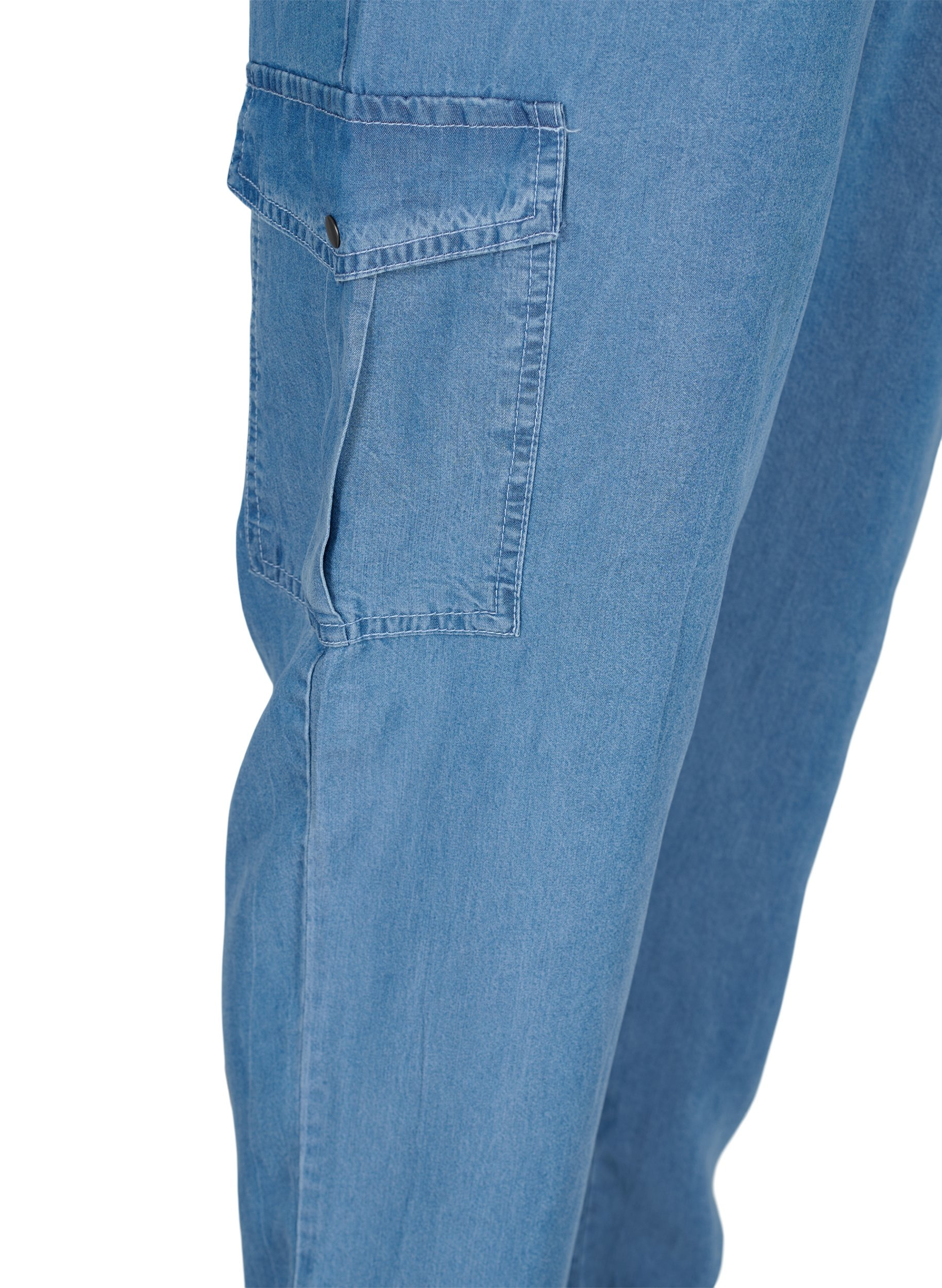 Cargo bukser i denim-look med lommer, Light blue denim, Packshot image number 2