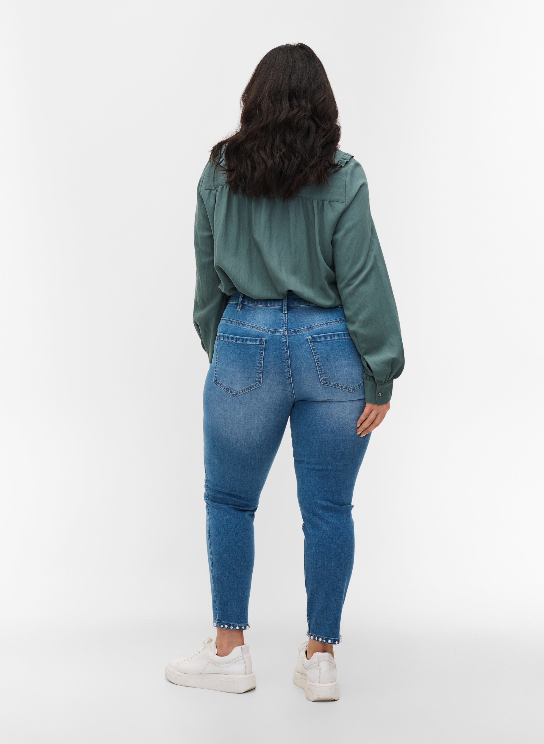 Cropped Amy jeans med perler, Light blue denim, Model