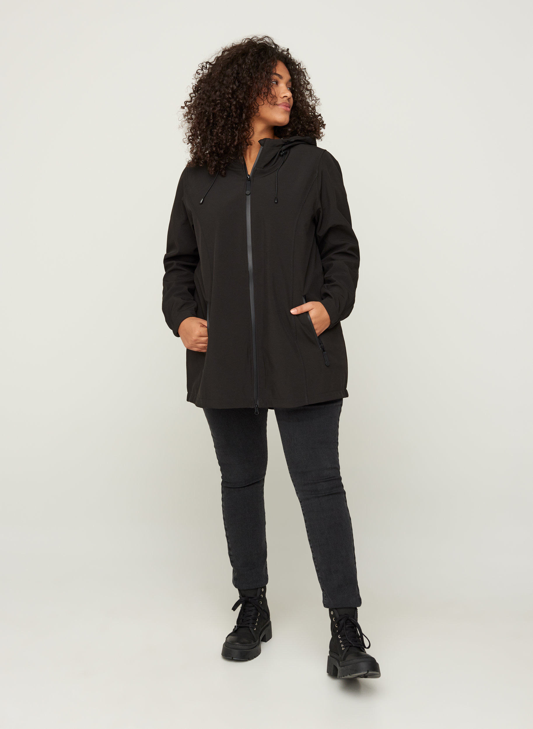 Kort softshell jakke med hætte, Black, Model image number 5