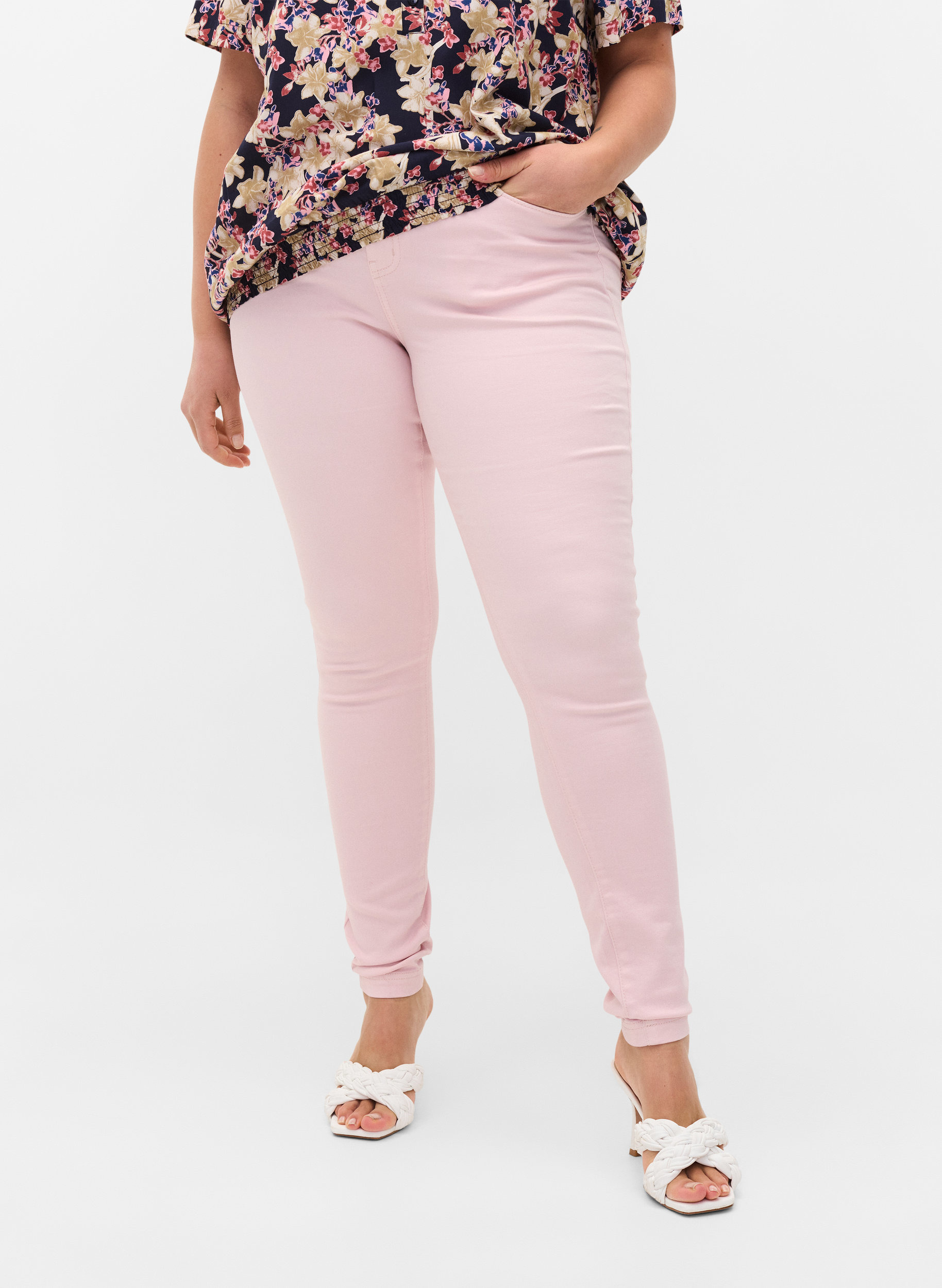 Super slim Amy jeans med høj talje, Chalk Pink, Model image number 2