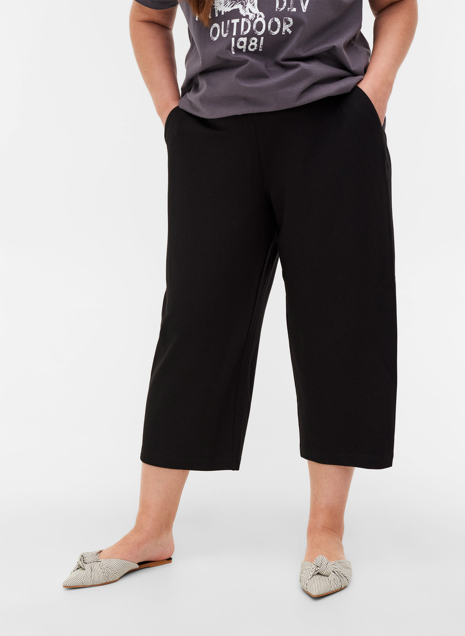 Ensfarvede culotte bukser med lommer, Black, Model image number 2