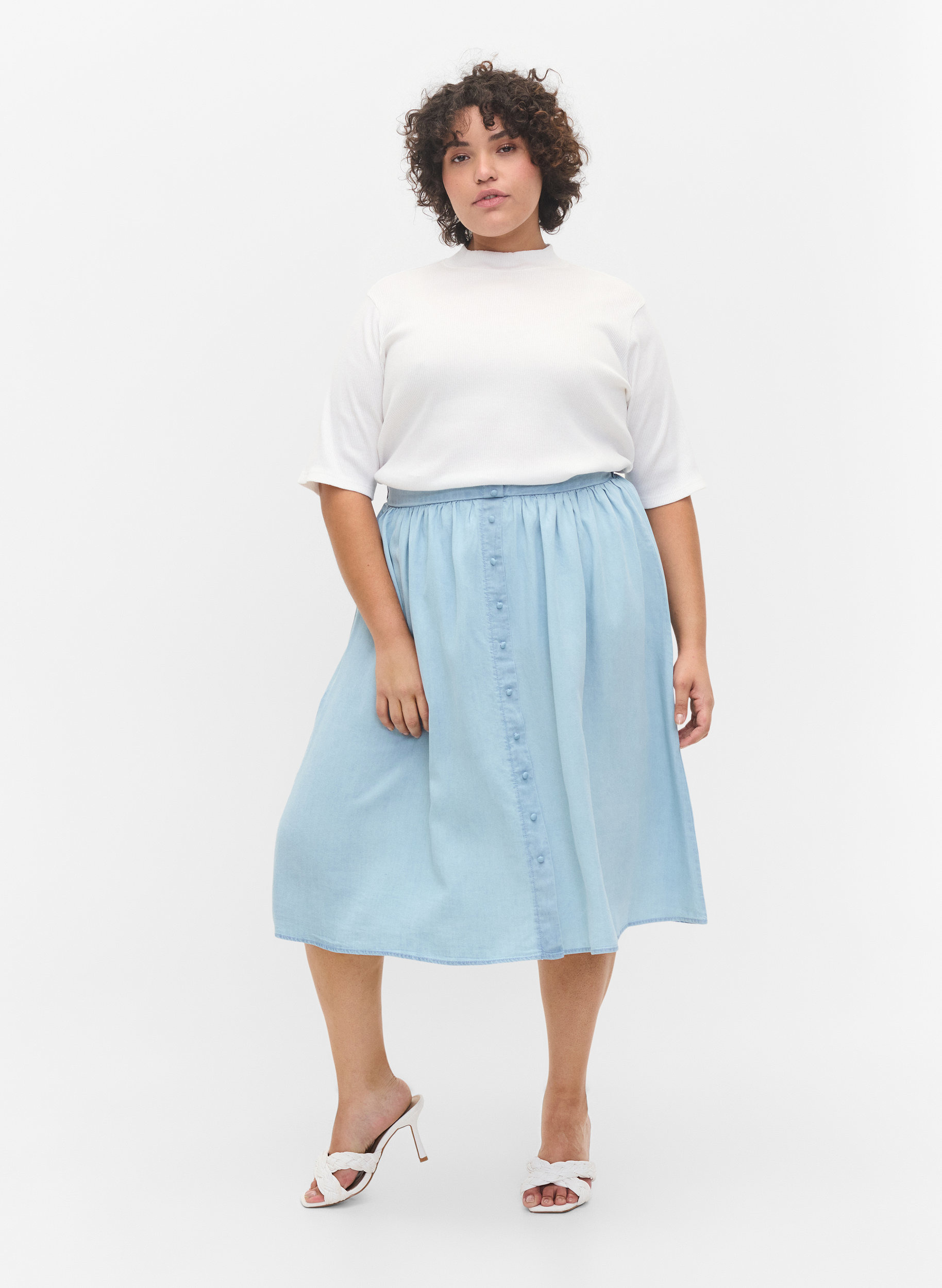 Løs nederdel med knapper, Light blue denim, Model